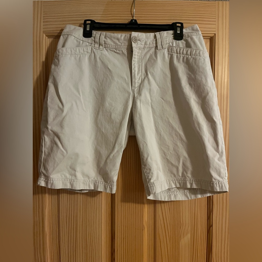 Eddie Bauer Blakely Fit Khaki Legend Wash Shorts‎ Size 12
